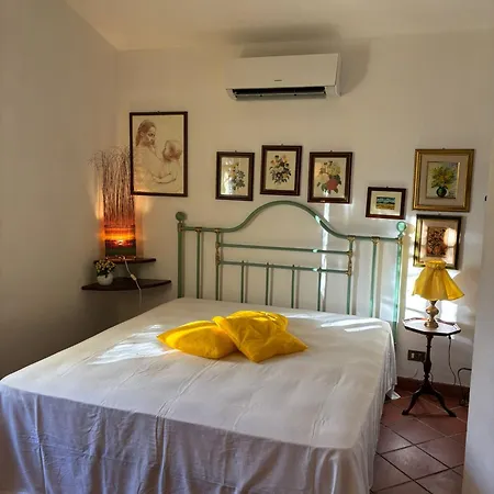 With A Great Fenced Garden In The Tuscan Countryside